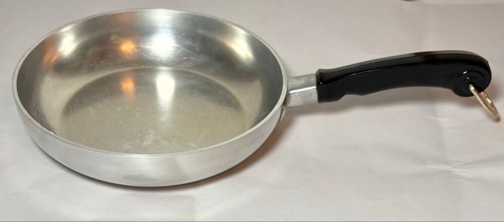 Vintage Wear-Ever Hallite 8" Aluminum Skillet Frying Pan No 2598 USA 1940s-1950s